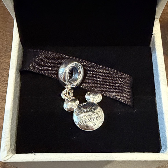 Pandora Disney Vacation Club Charm - Picture 2 of 5